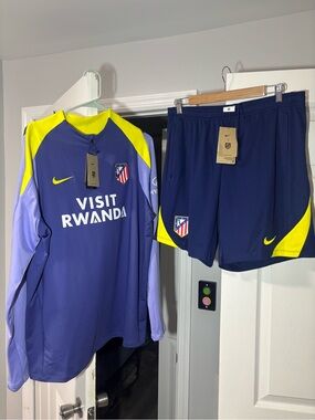 NWT Nike Men’s L/XL Atletico Madrid Authentic Soccer Training Pullover Short Set
